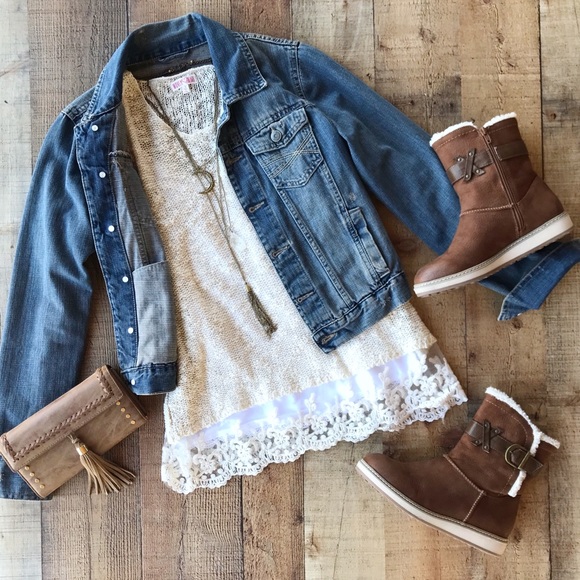 Woven Heart Tops - ⭐️Cream Colored Sweater w-Lace Hemline